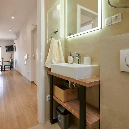 Antica * 트로기르